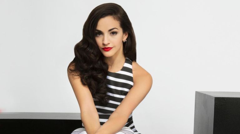 Ana Villafa&ntilde;e will be performing at "cabaret-style" concerts for Hispanic Heritage Month.