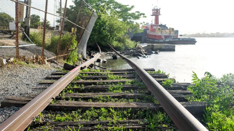 Bus Rapid Transit line on Staten Island moves forward but right-of-way concerns loom 1 The MTA board is expected to approve next steps for Staten Island's North Shore Bus Rapid Transit system on Wednesday, although the previously approved right of way could be compromised by developments and superstorm Sandy.