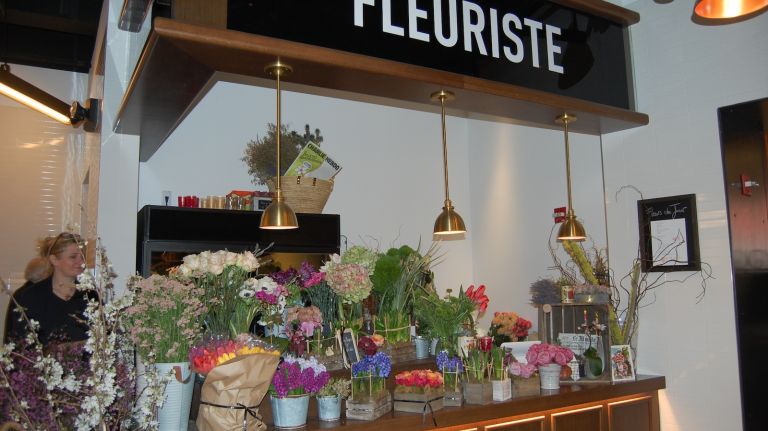 French food market Le District now open at Brookfield Place 18 Local TriBeCa florist Flowers by Yasmine brings color and freshness to Le District. Pick up a bouquet before heading home for the night, or to a goodbye party.
