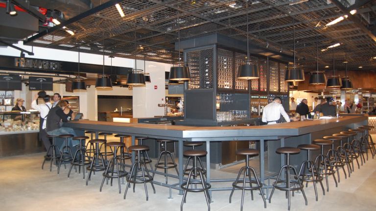 French food market Le District now open at Brookfield Place 19 What is the best thing for the center of a room filled with food? A bar, naturally.