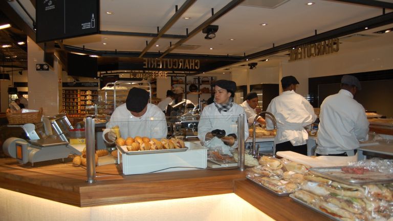 French food market Le District now open at Brookfield Place 20 A new addition to the Market District is poutine service. Because of course people want poutine!