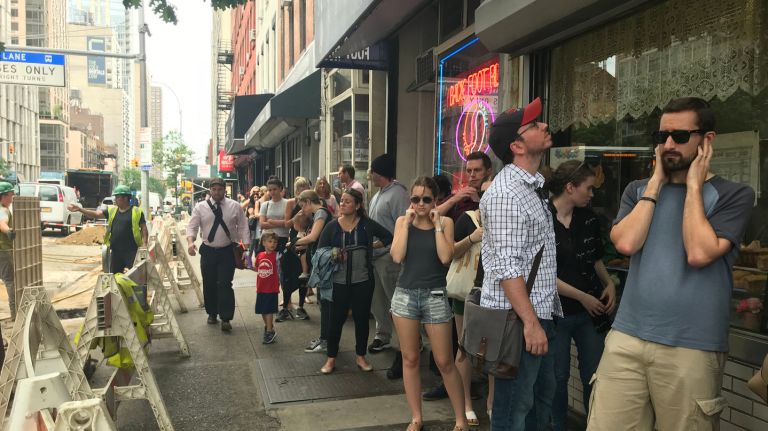 Glaser’s Bake Shop impending closing finds fans flocking for final black and white cookies 1 Glaser's Bake Shop in Yorkville is attracting long lines, despite rain and noisy construction, before it officially closes on Sunday.