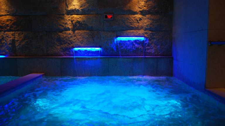 Premier 57 by Spa Castle features tubs, pools, saunas and a swim-up bar 27 Soaking in heated water opens pores and improves blood circulation. Relaxing lighting adds ambiance.