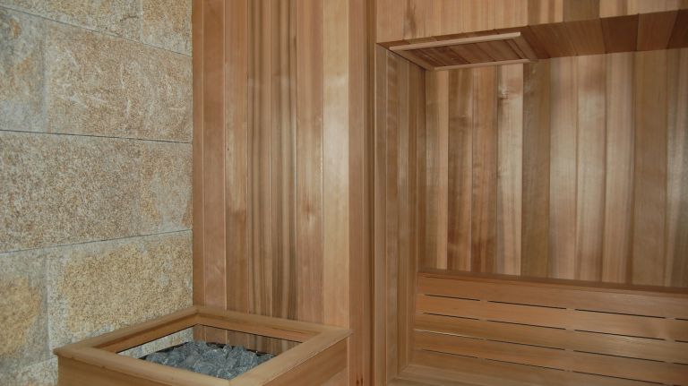 Premier 57 by Spa Castle features tubs, pools, saunas and a swim-up bar 29 Also located in each of the men's and women's water lounge is a traditional, cedar sauna.