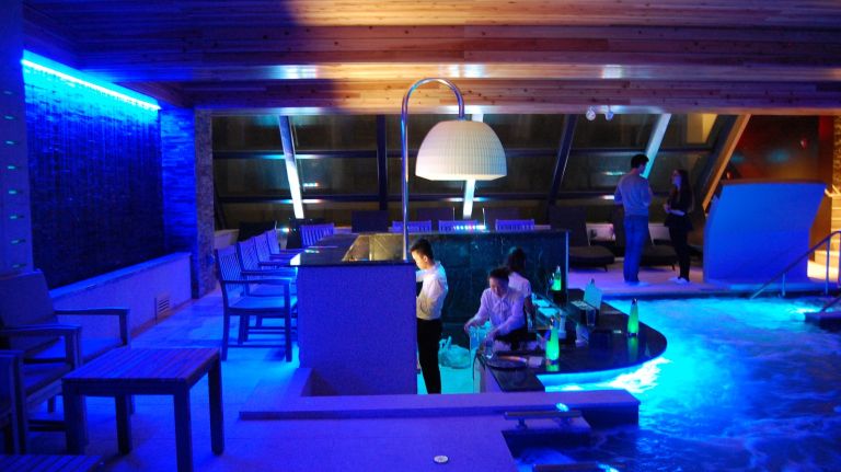 Premier 57 by Spa Castle features tubs, pools, saunas and a swim-up bar 32 Fancy a cocktail? A seltzer? A refreshing spritzer? Swim on up for the ultimate in luxury and fun.