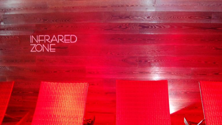 Premier 57 by Spa Castle features tubs, pools, saunas and a swim-up bar 42 Infrared lights are like being in the sun, but without the potential for skin cancer. Far infrared converts light into heat and helps release joints.