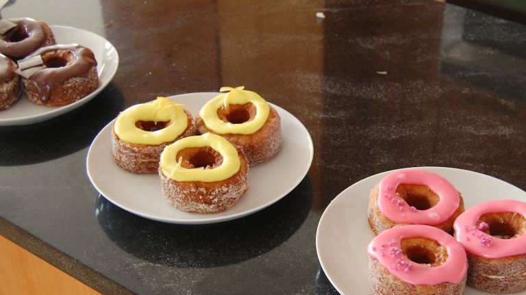 Ansel and Weiss made three different fillings and glazes for the Cronuts. 