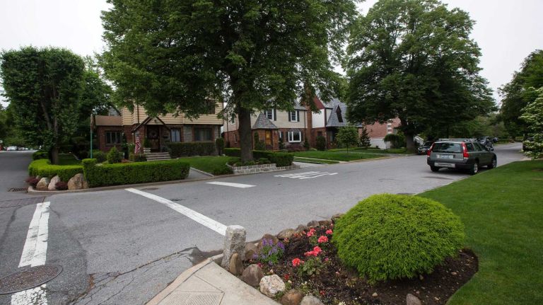 There are plenty of handsome homes, with well kept lawns, in North Bayside. 