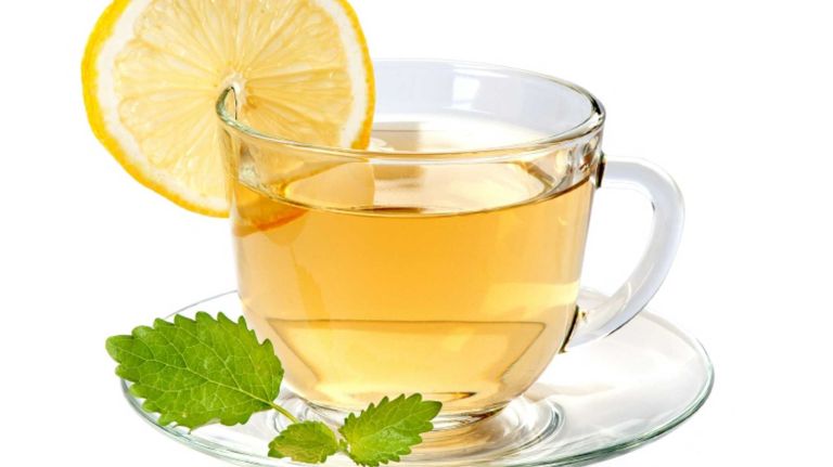 Green tea is rich in quercetin, as well as the antioxidant epigallocatechin-3-gallate, which 