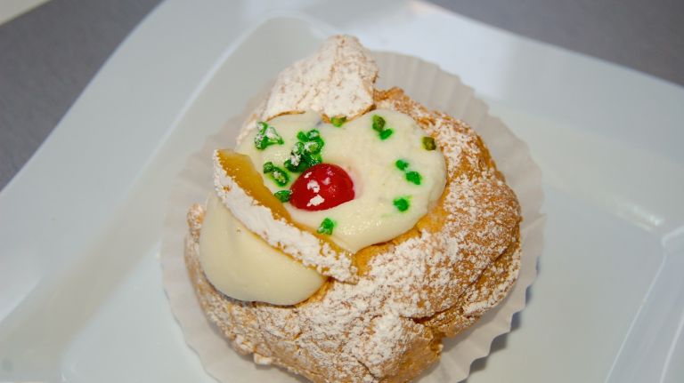 Zeppoles vs. Sfincis: Which Italian pastry are you? 13 The thick and creamy ricotta filling is calling out to you.. do you hear it?