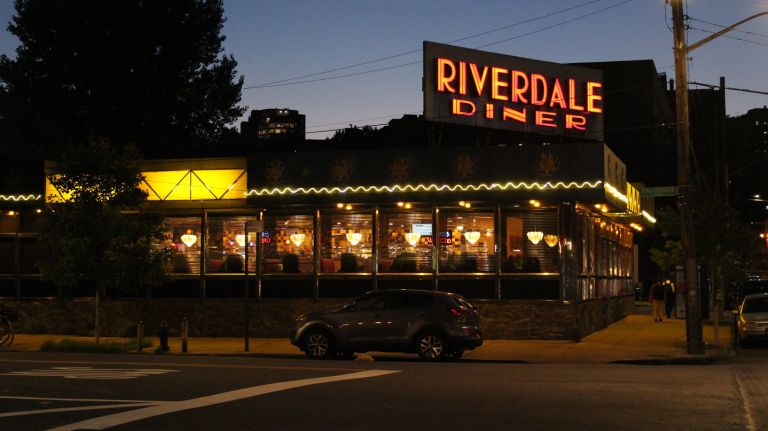 What to do and eat in Kingsbridge in the Bronx 15 This blast from the past has been in business for more than 40 years, and is open until midnight Sunday to Thursday, and 1 a.m. on Friday and Saturday. Like only the best of diners can, Riverdale Diner (3657 Kingsbridge Ave.) offers almost every dish you could reasonably ask for (according to their website: