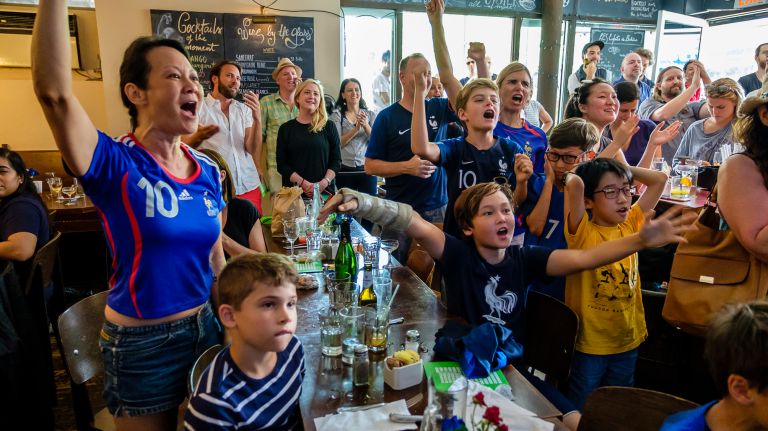 New Yorkers celebrate France's domination in World Cup Final 20 Fans erupt as France takes home the 2018 World Cup.