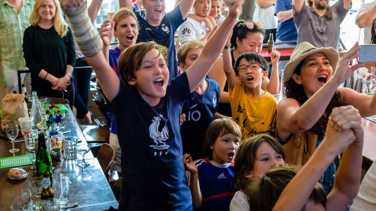 New Yorkers celebrate France's domination in World Cup Final 21 Fans cheer as France wins the 2018 World Cup Final.