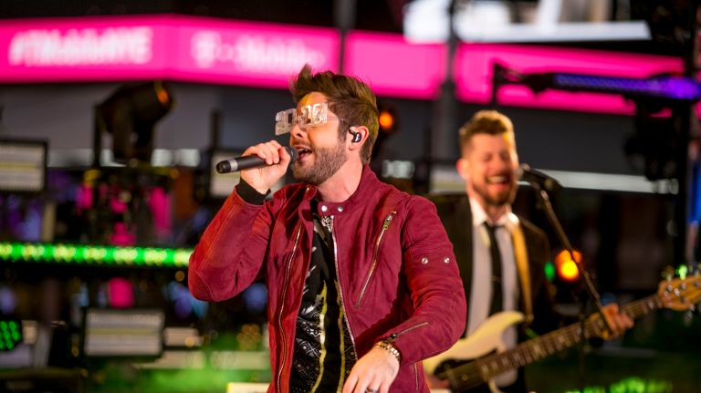 New Year's Eve Times Square ball drop: See photos 30 Thomas Rhett performs in Times Square on New Year's Eve on Saturday, Dec. 31, 2016.