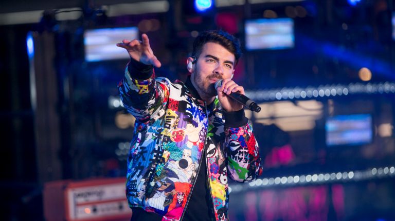 New Year's Eve Times Square ball drop: See photos 34 Joe Jonas and his band DNCE perform in Times Square on Saturday, Dec. 31, 2016.