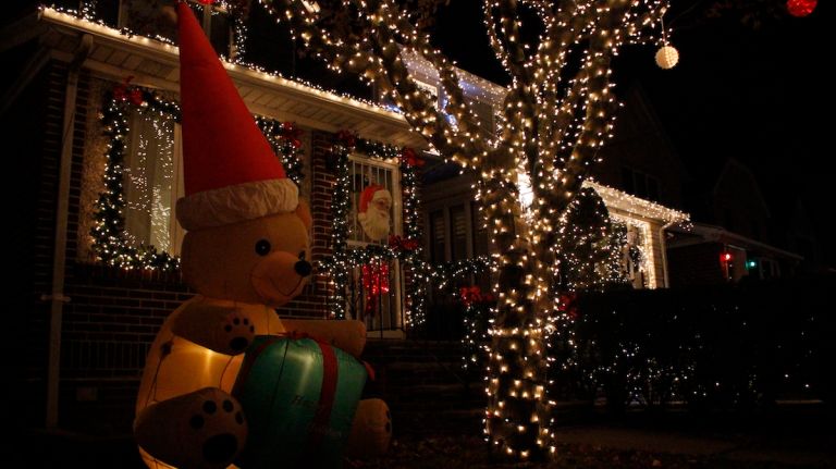 Dyker Heights Christmas lights photos: Best and brightest holiday decorations 12 The classic white lights, shiny red bows and inflatable teddy bear on this house will bring you right back to your childhood.