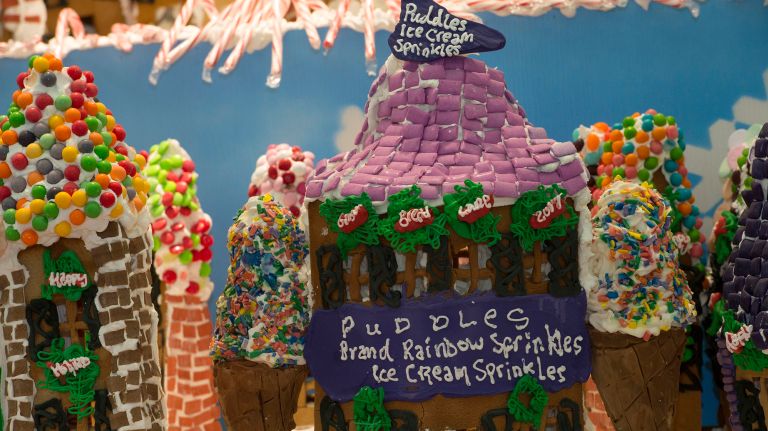 GingerBread Lane contains 700 pounds of candy.