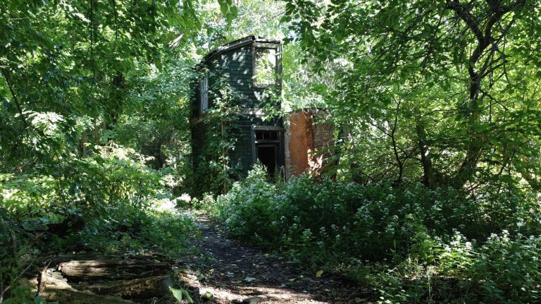This building was once a carriage house built in the Queen Anne style, but little of it remains.
