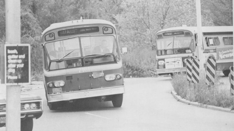 Old NYC bus photos: Take a drive down the streets of NYC history 22 A Q17A bus rounds a curve on 65th Avenue and Douglaston Parkway in Little Neck, Queens, on Nov. 8, 1979.