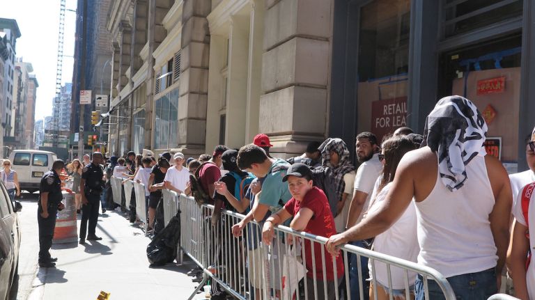 Kanye West's 'Pablo' pop-up brings the lines to downtown Manhattan 9 These fans weren't smiling, but they will be when they get their hands on some New York-exclusive Pablo apparel.