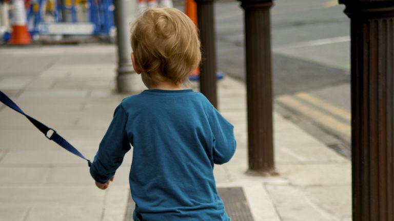 12 things that never fail to annoy fast walkers in NYC 12 Where are their parents?