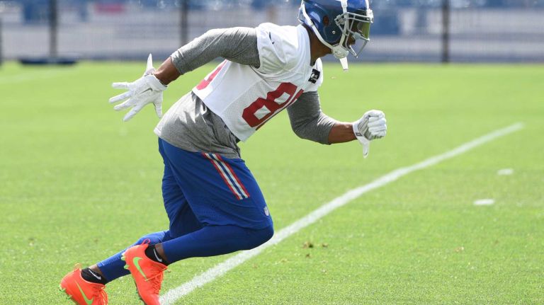 New York Giants wide receiver Victor Cruz runs during the Giants Organized Team Activities at Quest Diagnostics Training Center on Wednesday, June 1, 2016.