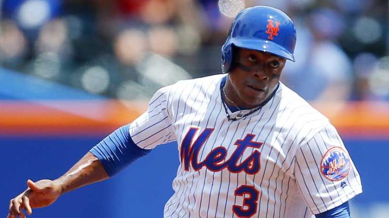 Curtis Granderson of the New York Mets heads for third base during the first inning against the Chicago White Sox at Citi Field on Wednesday, June 1, 2016.
