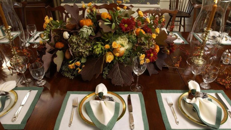 In chilly political time, warm up to loved ones 1 A Thanksgiving table.