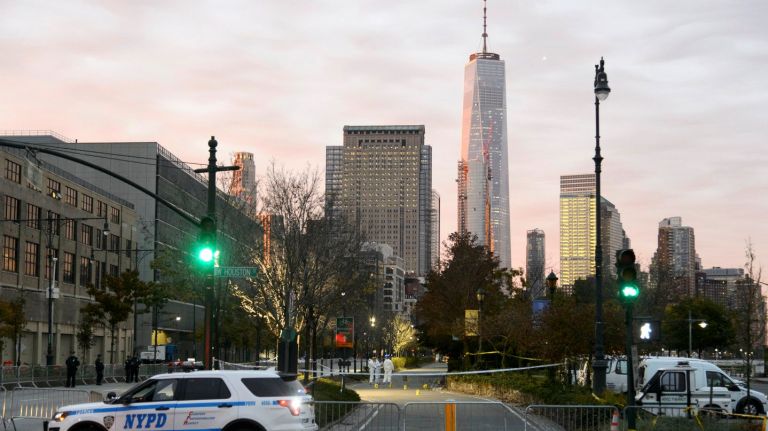 Lower Manhattan attack renews call for bike path barriers 1 The Hudson River Greenway, a widely used bike path adjacent to the West Side Highway, needs additional safety barriers, transportation advocates and politicians said.