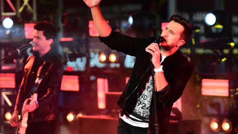 New Year's Eve in NYC 2015 to 2016: Pictures of the ball drop in Times Square and more 30 Luke Bryan performs for revelers as they ring in the New Year in Times Square on Dec. 31, 2015