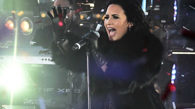 New Year's Eve in NYC 2015 to 2016: Pictures of the ball drop in Times Square and more 32 Demi Lovato performs for revelers as they ring in the New Year in Times Square on New Year's Eve, Thursday, Dec. 31, 2015.