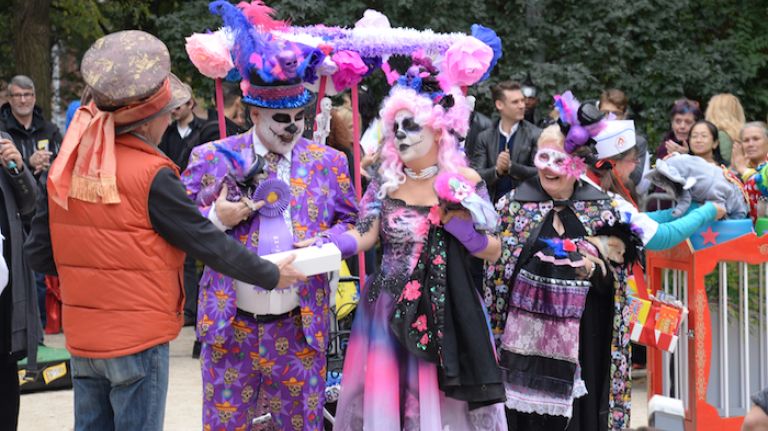 The Best in Show award winners, Dia de los Muertos (including Penelope, Paco and Pearl), came all the way from Dallas, Texas to participate in this year's runway competition. 