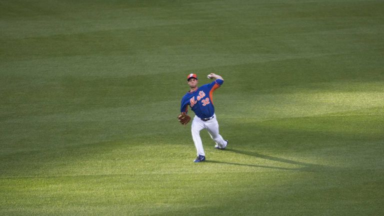 New York Mets starting pitcher Steven Matz (32) warms up before Game 3 of the NLDS against the Los Angeles Dodgers at Citi Field on Monday, Oct. 12, 2015.
