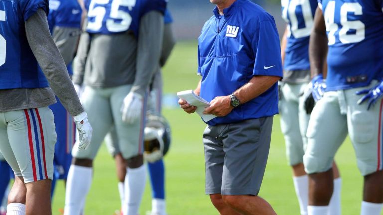 New York Giants defensive coordinator Steve Spagnuolo calls a play during training camp at the Quest Diagnostics Training Center in East Rutherford, N.J. on Thursday, Aug. 6, 2015.