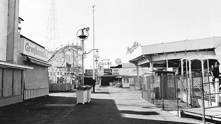 Rockaways' Playland, eerily quiet early in the morning. (July 29, 1977)