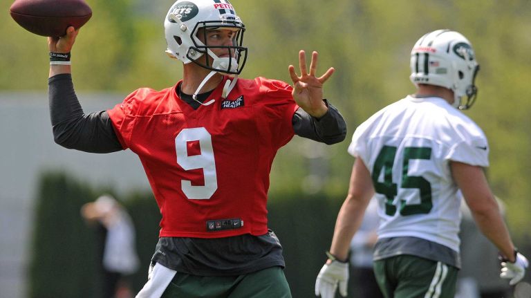 New York Jets quarterback Bryce Petty, the team's fourth-round selection (103rd overall) in the 2015 NFL Draft, throws a pass during Day 1 of rookie minicamp held at Atlantic Health Jets Training Center in Florham Park, N.J., on May 8, 2015.