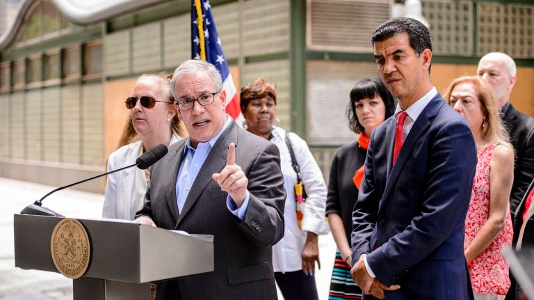 MTA subway delays are seriously affecting commuters' home and work lives: Survey 1 A recent report by NYC Comptroller Scott Stringer shows just how negatively subway delays have affected New Yorkers, particularly in low-income neighborhoods.