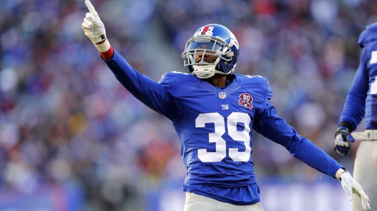 Not surprisingly, a football team is tops on the list. The Giants had the top average (241 lbs), median (233 lbs) and total weight (26,804 lbs) of all eight teams, with 17 players weighing in excess of 300 pounds. By comparison, the Jets checked in at an average of 237 pounds, a median weight of 218 pounds and a total of 24,430 pounds with 16 players weighing more than 300 pounds. For a comparable, the average New York City subway car (empty) weighs about 25,000 pounds.