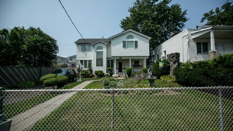 Home along Appleby Ave.