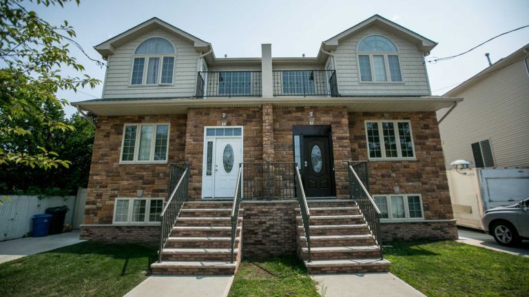 Home along Appleby Ave.