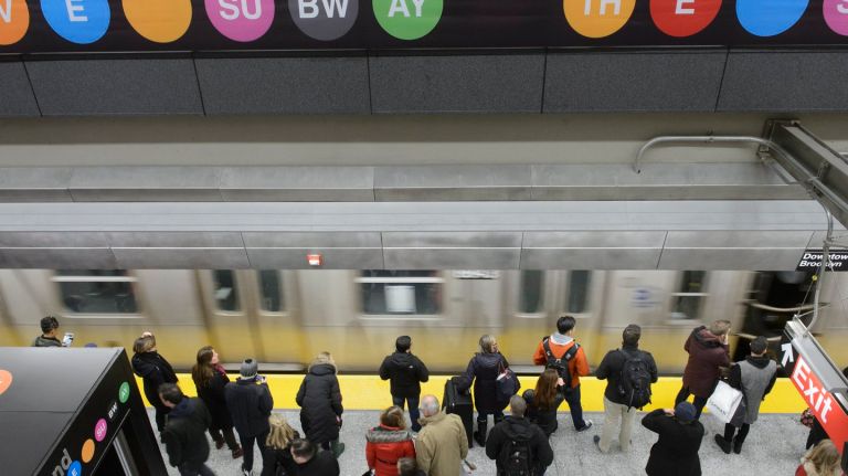 Second Avenue subway ridership increases, so MTA adds extra Q trains 1 Second Avenue subway ridership has increased to an average 176,000 riders on weekdays, so the MTA is adding another Q train in each direction.
