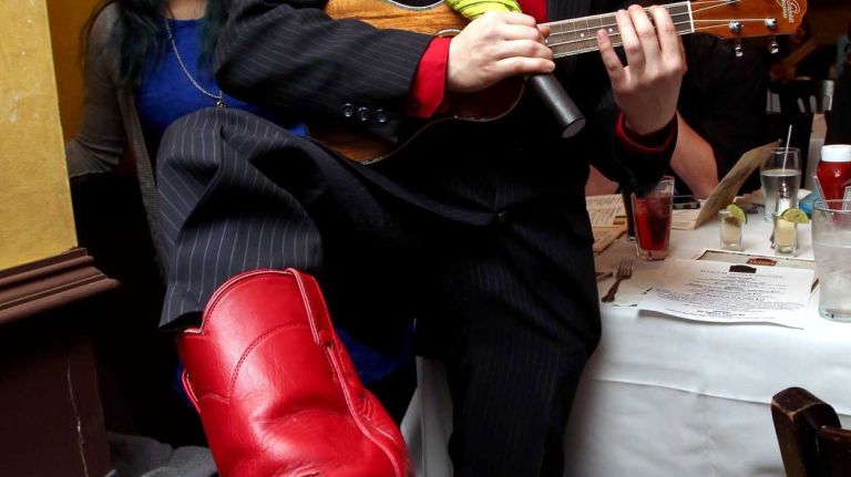 'How I Met Your Mother' finale party at McGee's 13 Michael Johnson shows off his