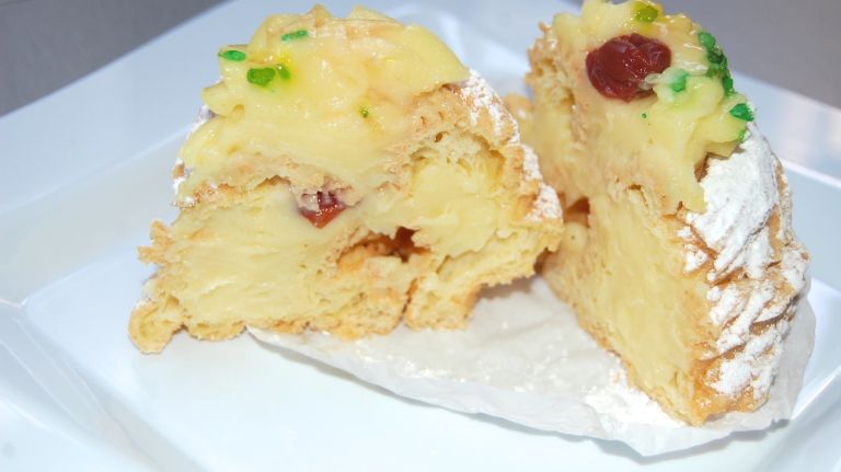 Zeppoles vs. Sfincis: Which Italian pastry are you? 17 <p>The Villabate zeppole is a little like a donut. There's a hole in the middle.</p>