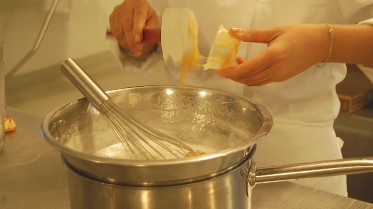 Add the jam to the egg white and sugar mixture. Whisk well until blended. 