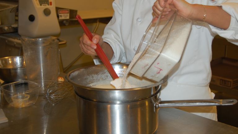 Mix the coconut with the sugar, egg white and apricot mixture. 