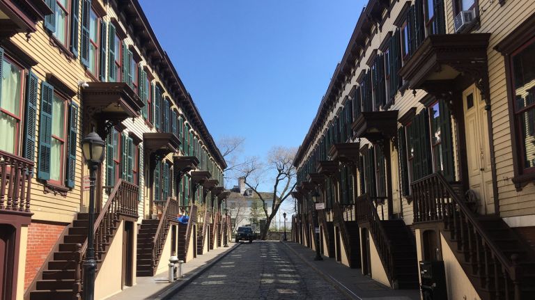 Manhattan’s glitzy private streets, from Washington Mews to Sylvan Terrace 1 Sylvan Terrace, the stone street that leads to the Morris-Jumel Mansion, is home to 20 wooden row houses in Washington Heights. There are about 36 unmapped, private streets in Manhattan, according to a rough estimate from Borough President Gale Brewer's office.