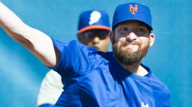 Mets closer Bobby Parnell throws a short bullpen session Friday, Feb. 14, 2014, during spring training in Port St. Lucie, Fla. 