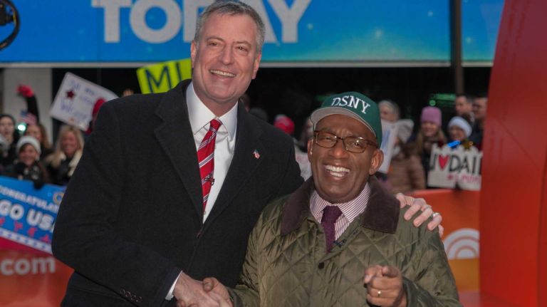 Photo of the day 12 FEBRUARY 24, 2014: Mayor Bill de Blasio makes nice with Al Roker on the