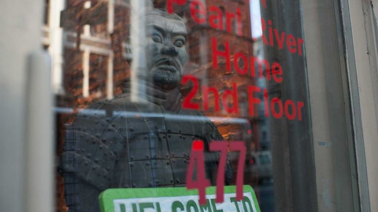 Pearl River Mart, located on Broadway, sells Chinese products such as ceramics, paper lanterns, furniture, and traditional clothing and bedding.