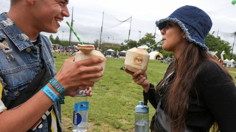 Casper Huijsman and Gabriella Chies have piña coladas at the festival.